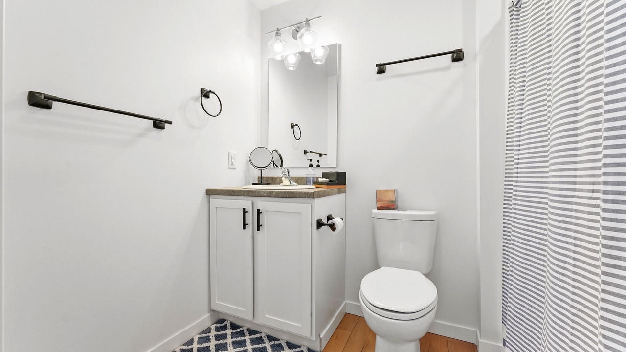 Photo of Bathroom in Maple City