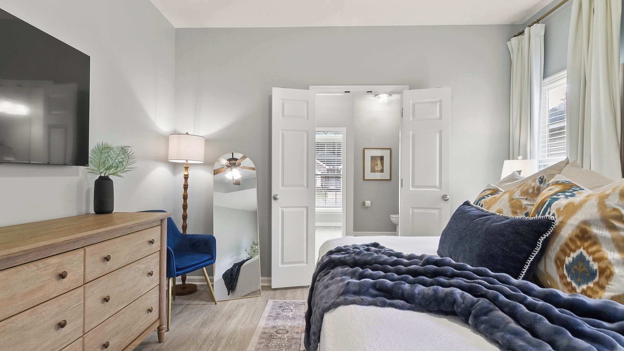Photo of Bedroom in Northport