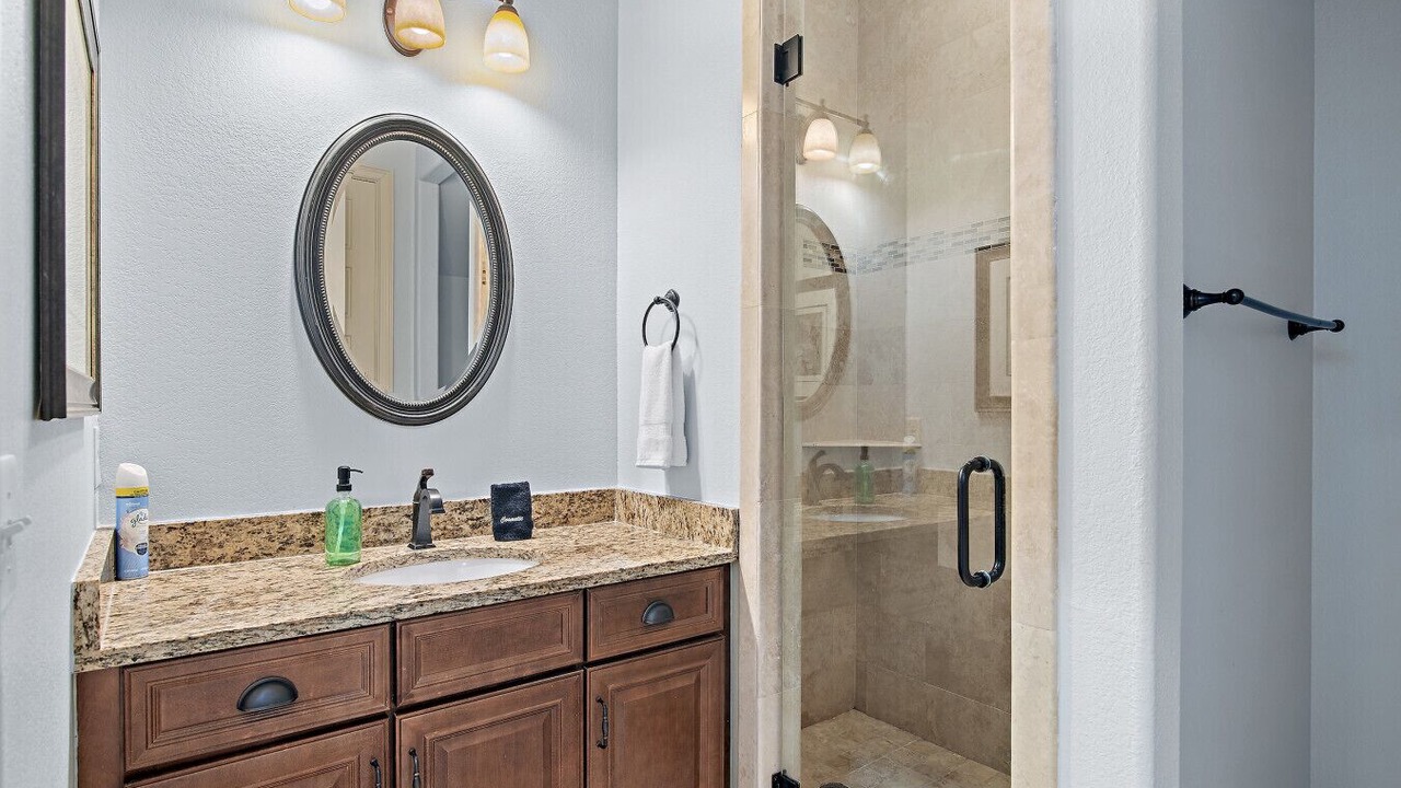 Photo of Bathroom in Villa Lago