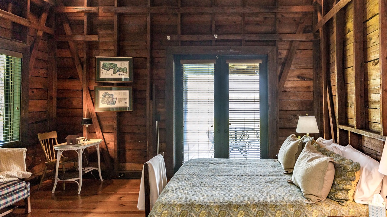 Photo of Bedroom in Brooks County