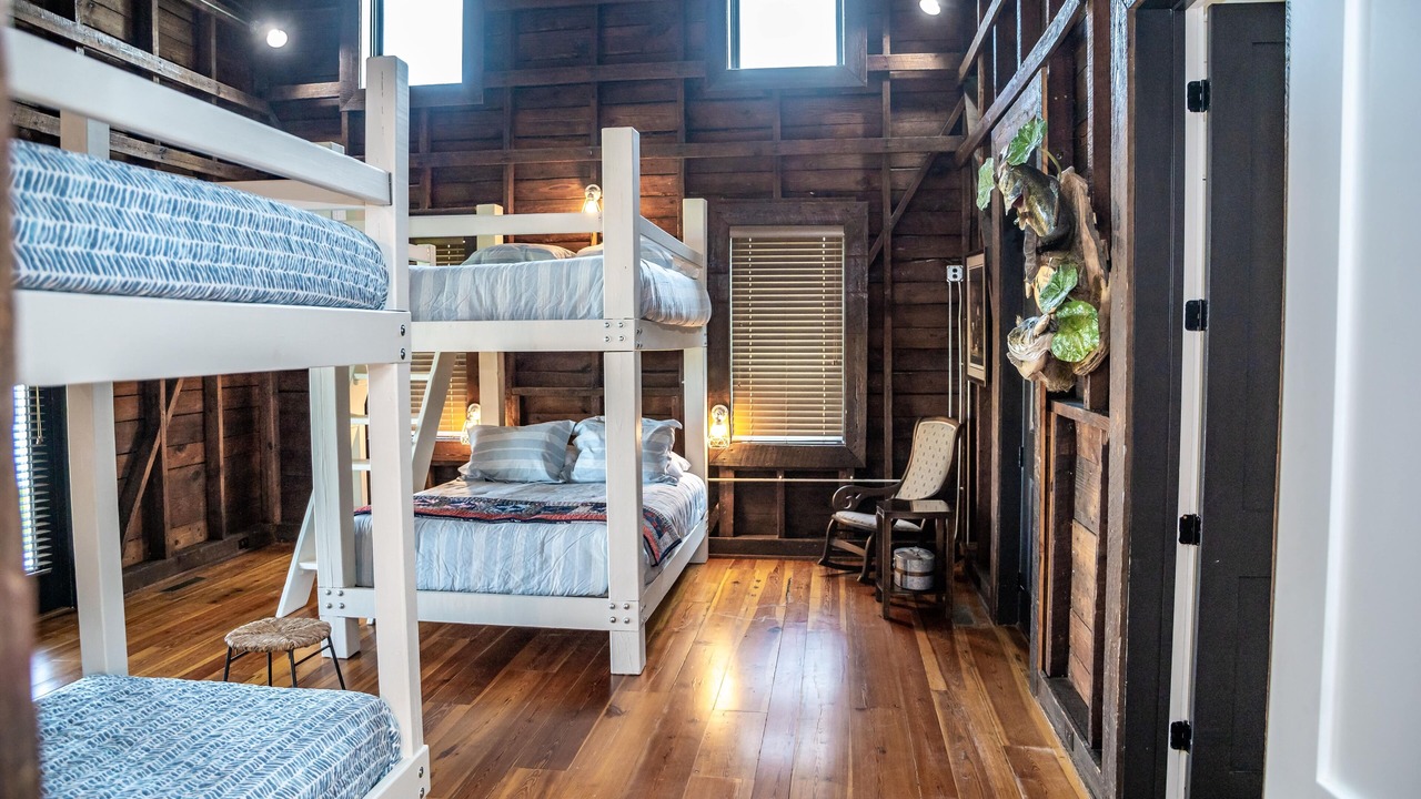 Photo of Bedroom in Brooks County