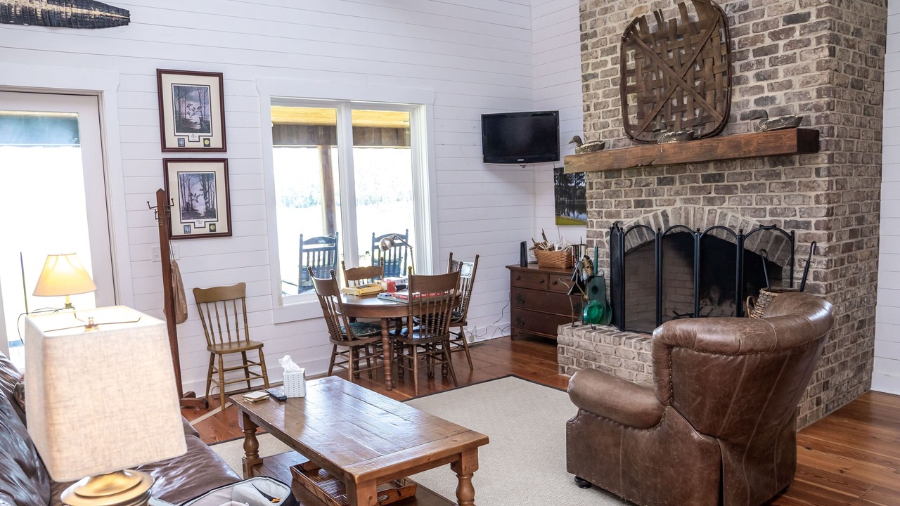 Photo of Livingroom in Brooks County