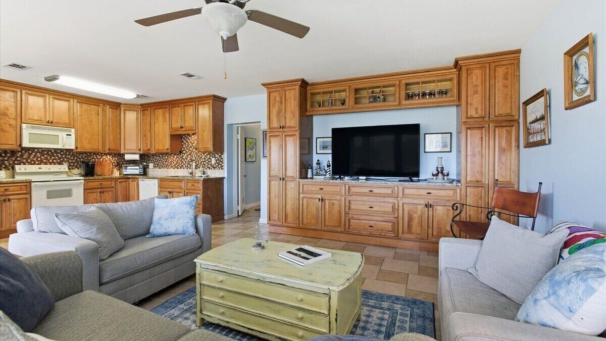 Photo of Livingroom in Panacea