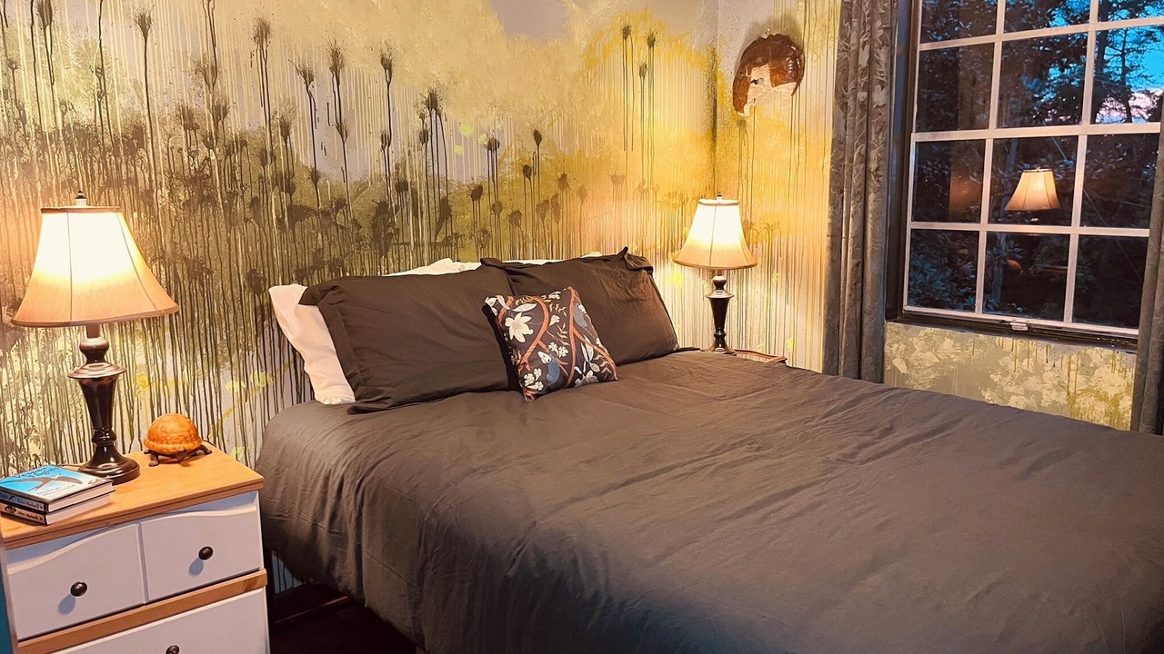 Photo of Bedroom in Crestline Heights