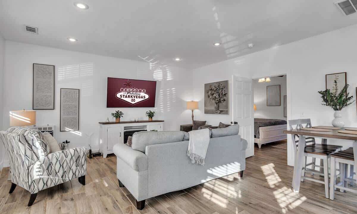 Photo of Livingroom in Starkville