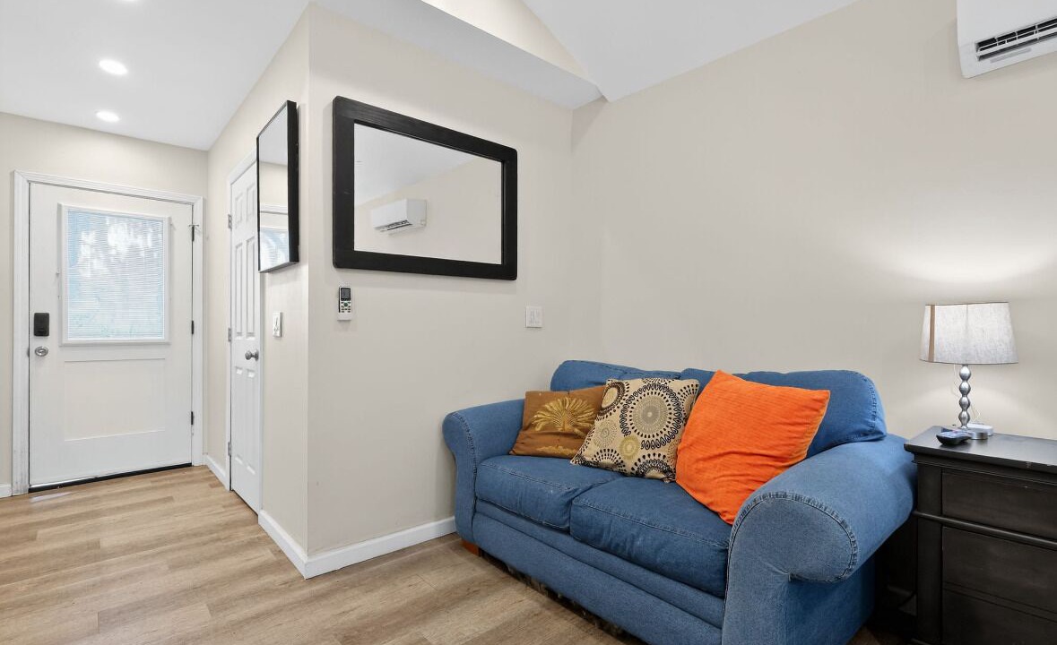 Photo of Livingroom in Midway