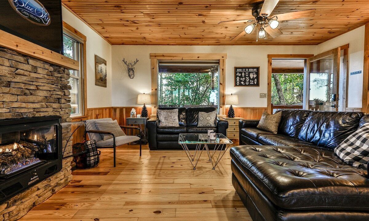 Photo of Livingroom in Walnut Mountain