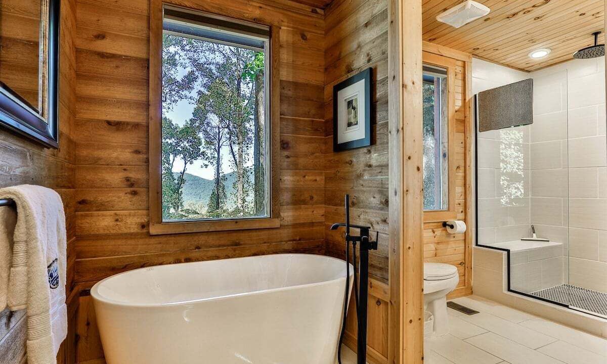 Photo of Bathroom in Walnut Mountain