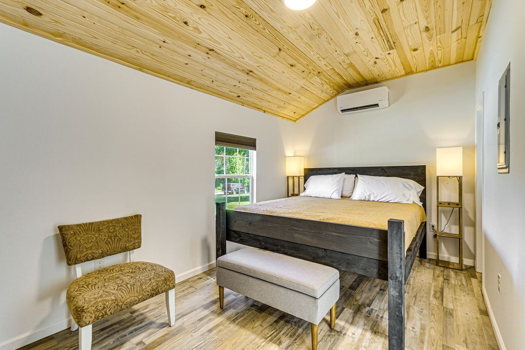 Photo of Bedroom in Lillian