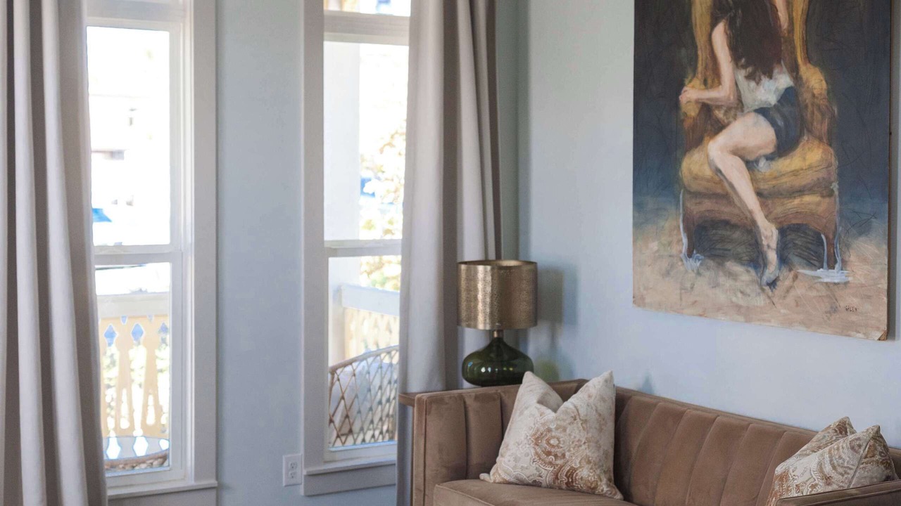 Photo of Livingroom in Old East Hill