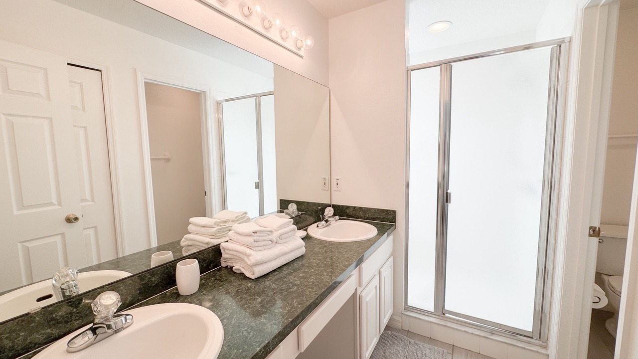 Photo of Bathroom in Bridgewater Crossing