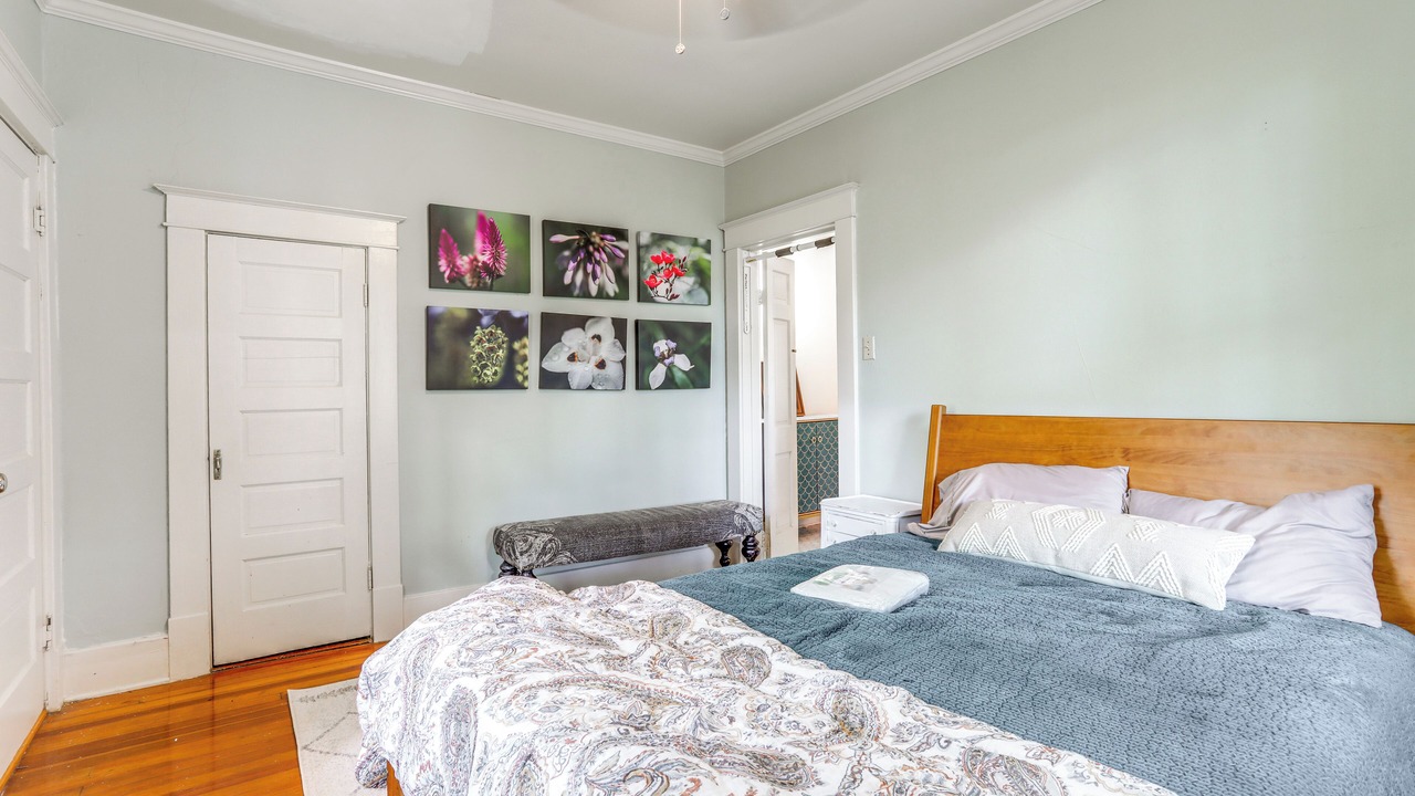 Photo of Bedroom in Roseland Terrace Historic District