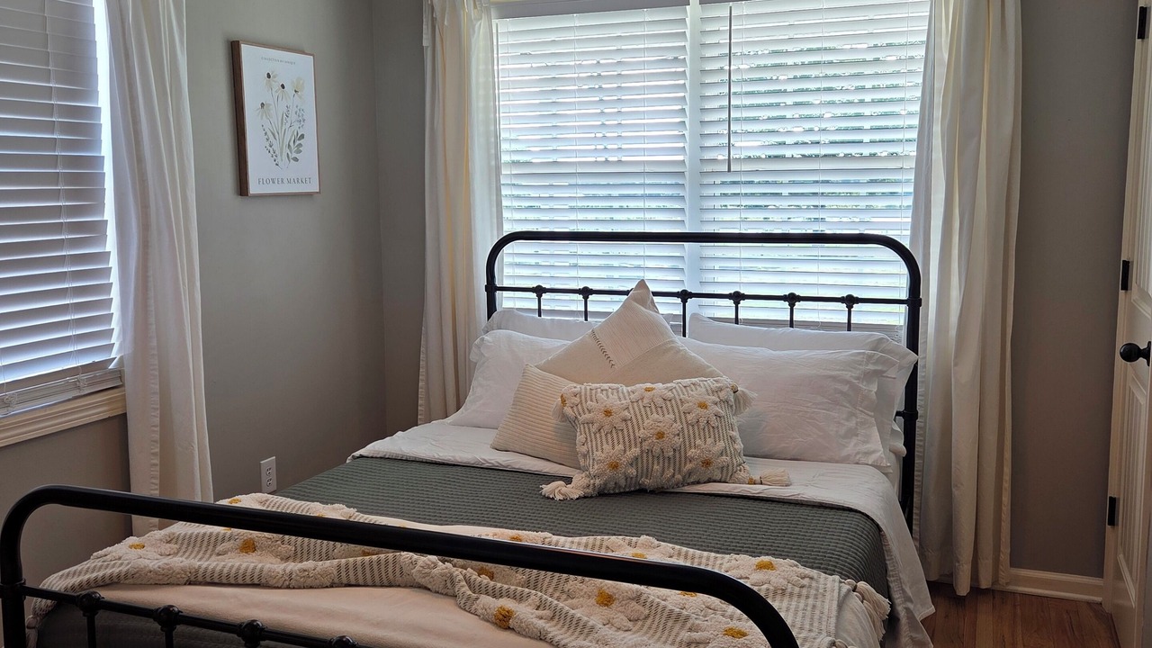 Photo of Bedroom in Groveoak
