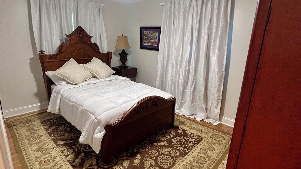 Photo of Bedroom in Henderson Point