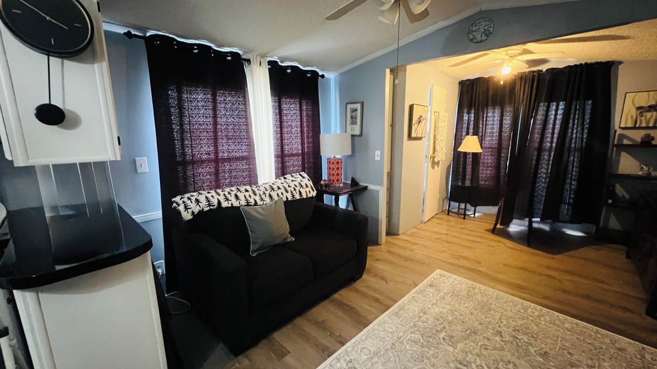 Photo of Livingroom in Deer Creek