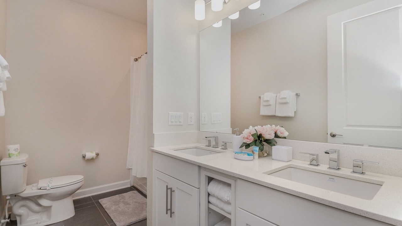 Photo of Bathroom in Bay Lake