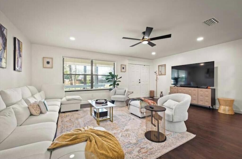 Photo of Livingroom in Englewood