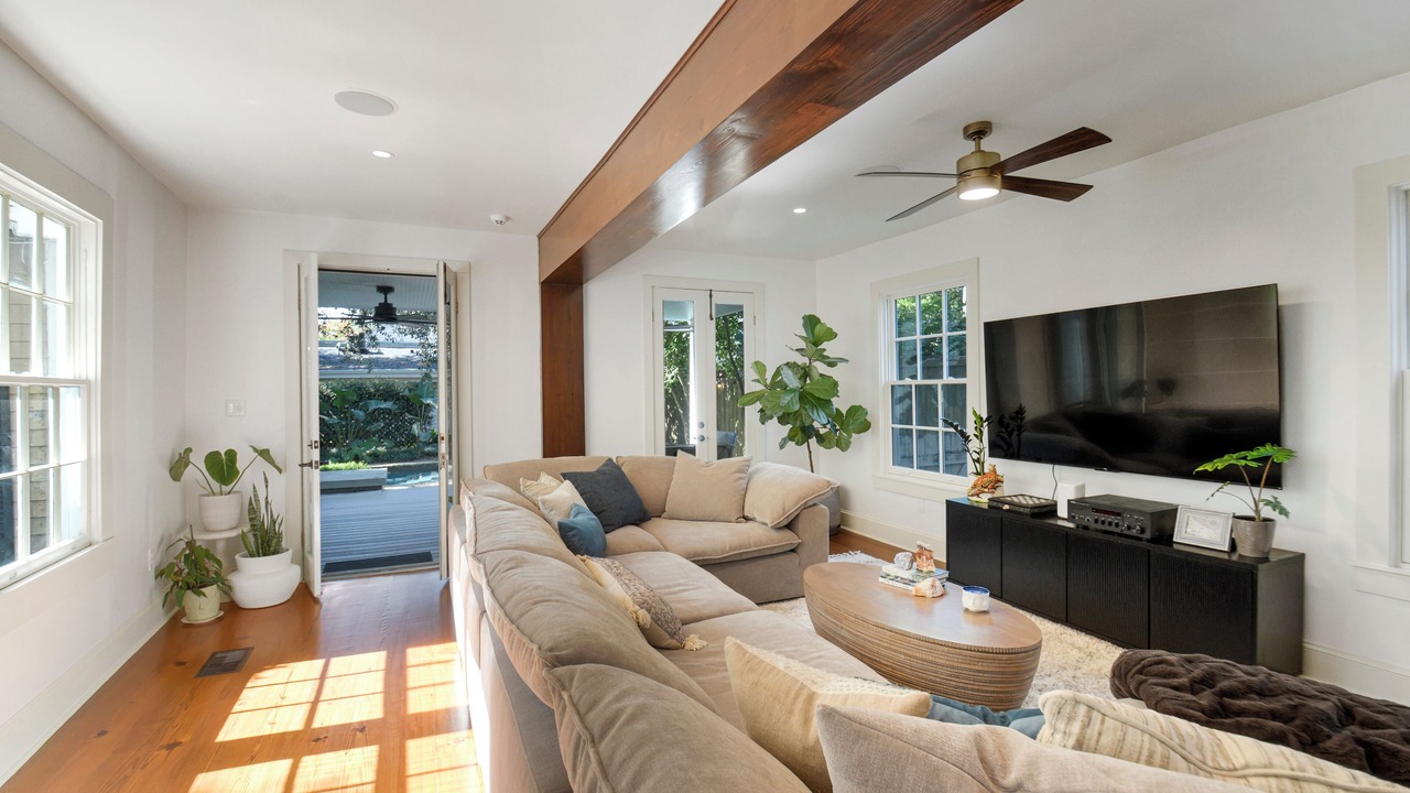Photo of Livingroom in Irish Channel