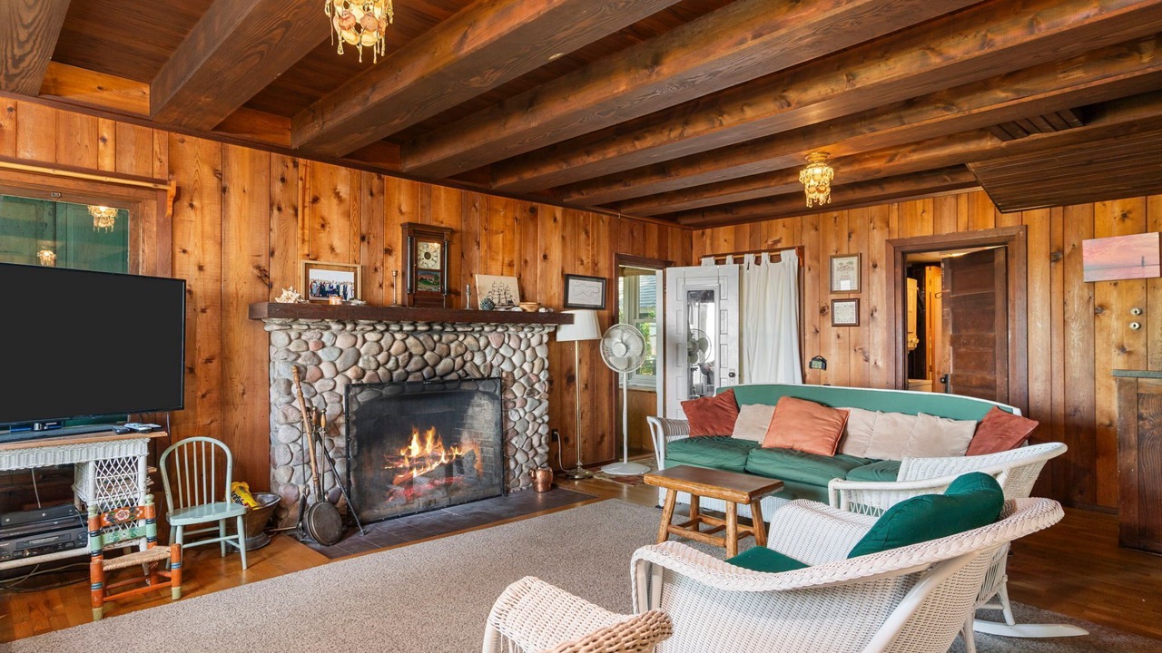 Photo of Livingroom in Lake Township