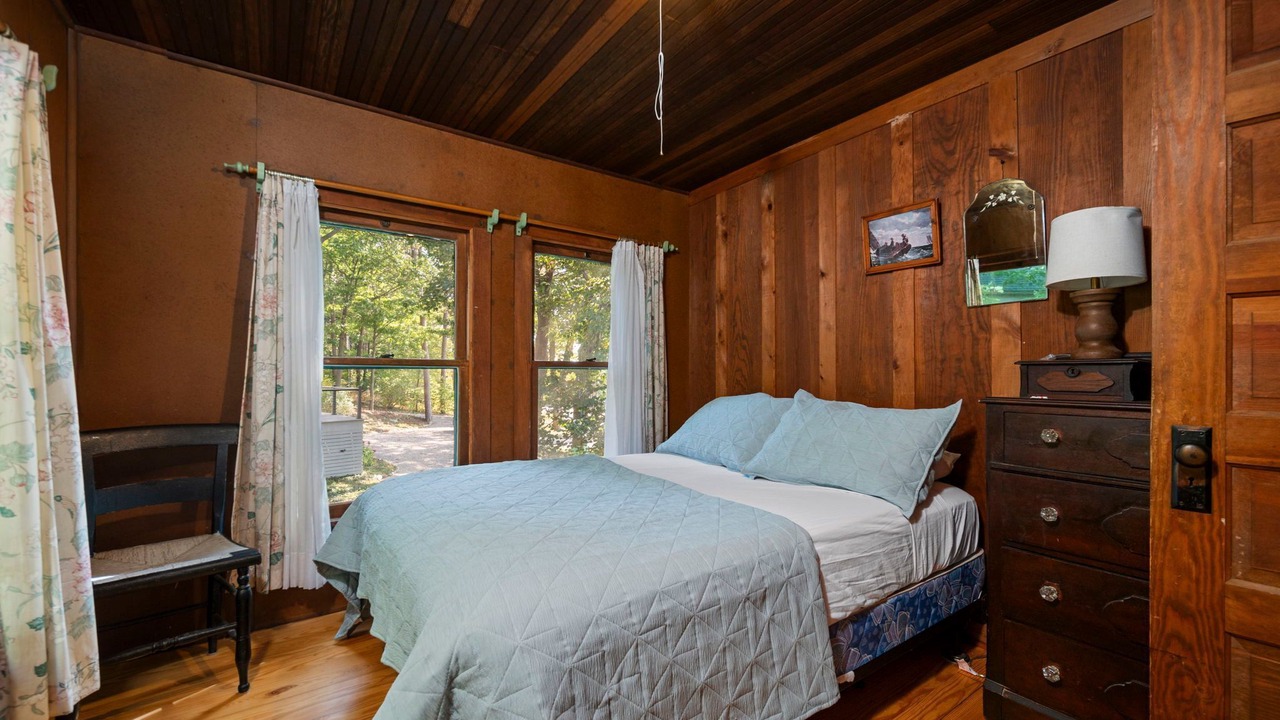 Photo of Bedroom in Lake Township