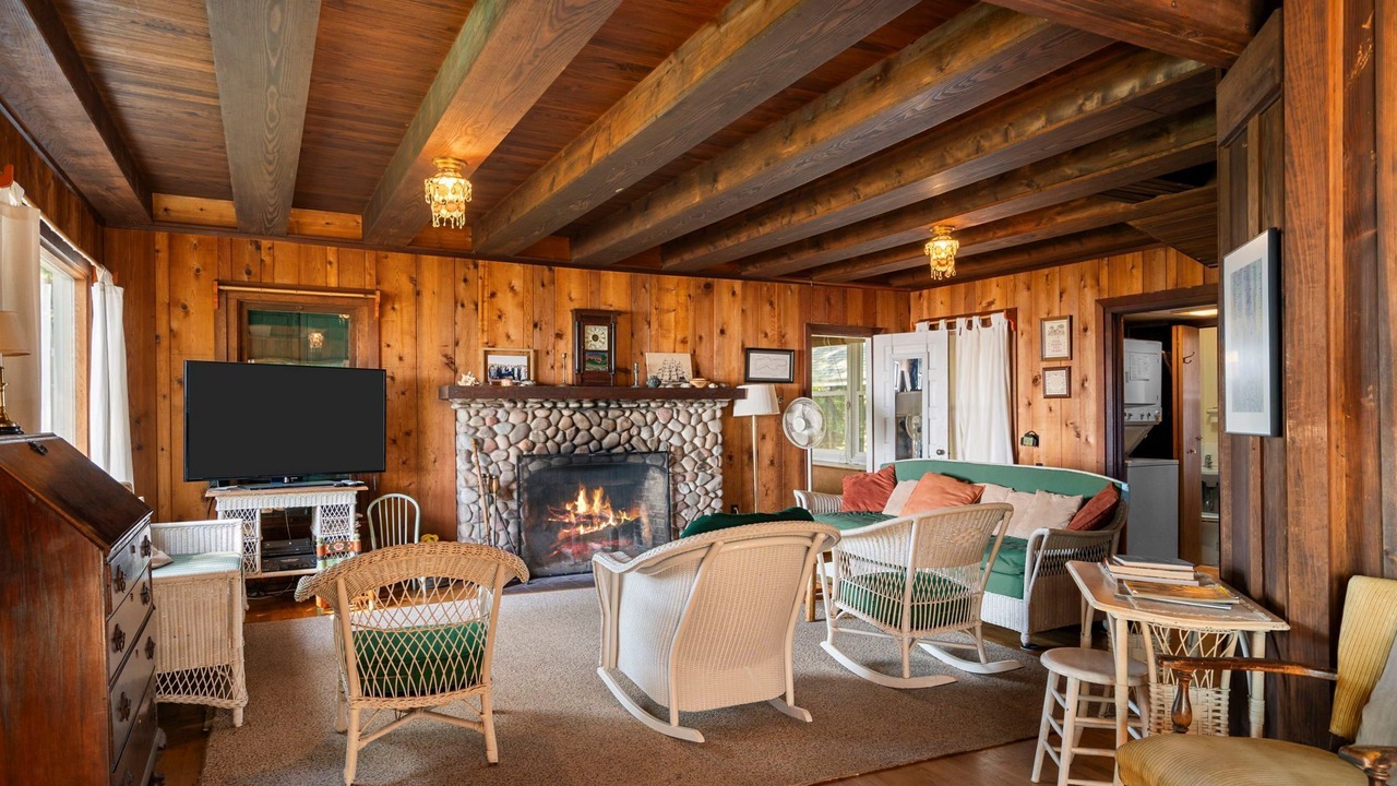 Photo of Livingroom in Lake Township