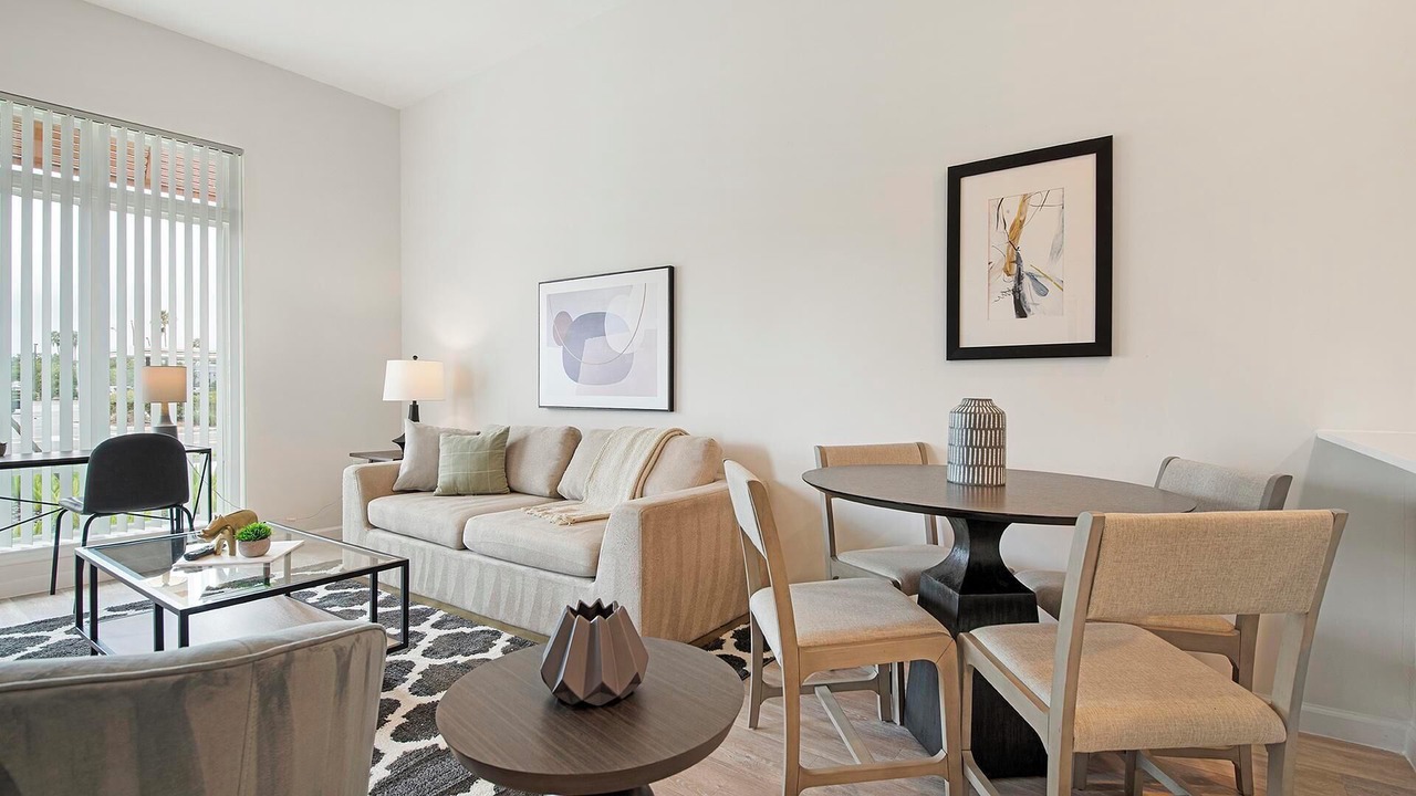 Photo of Livingroom in Florida Center