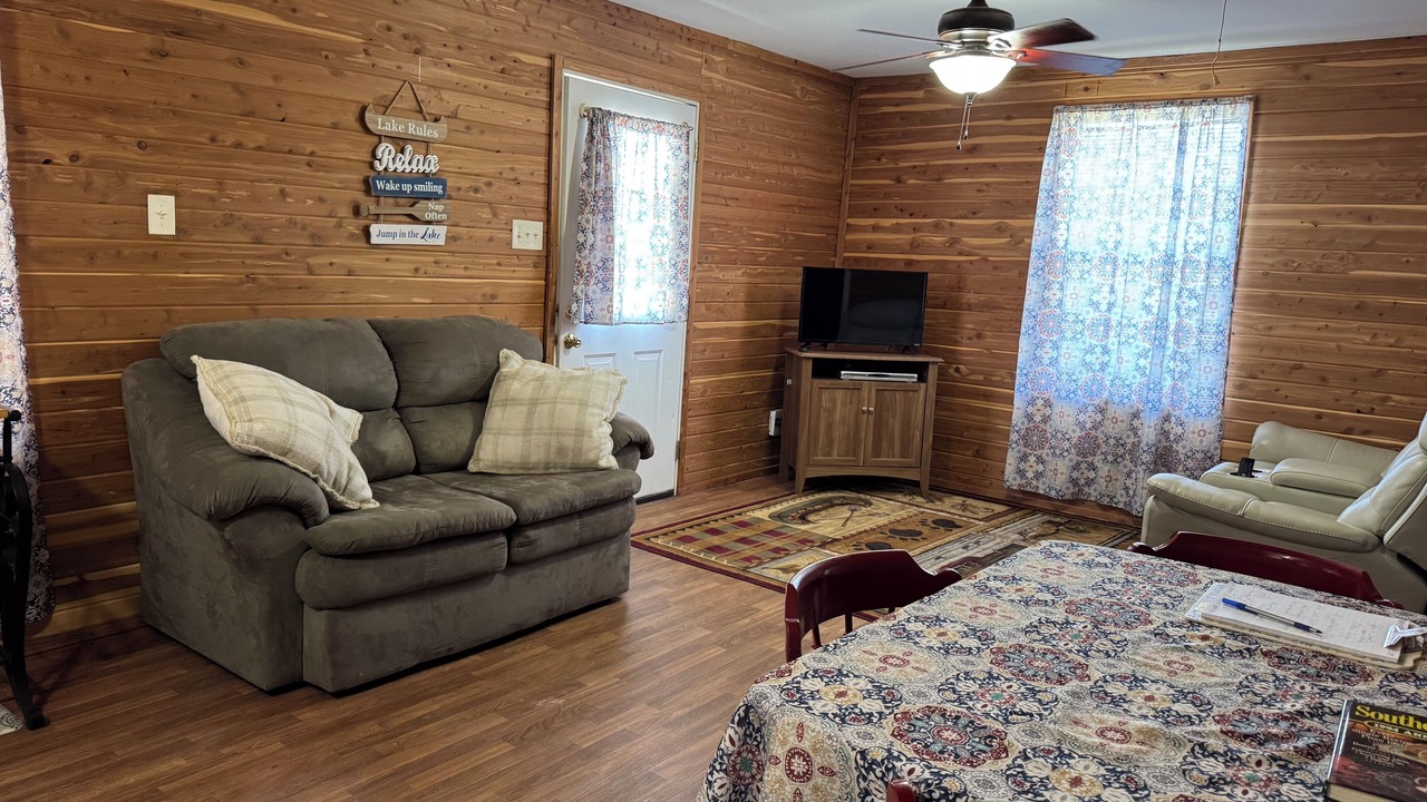 Photo of Livingroom in Lucedale