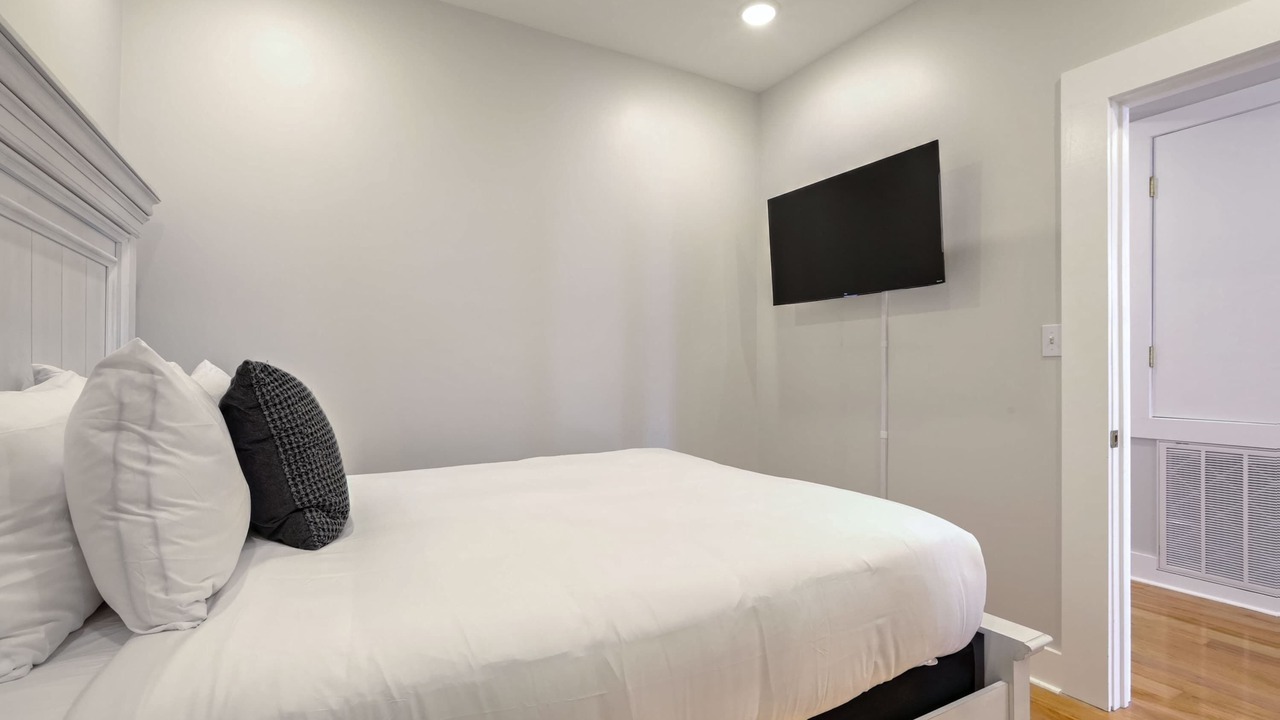 Photo of Bedroom in Lower Garden District