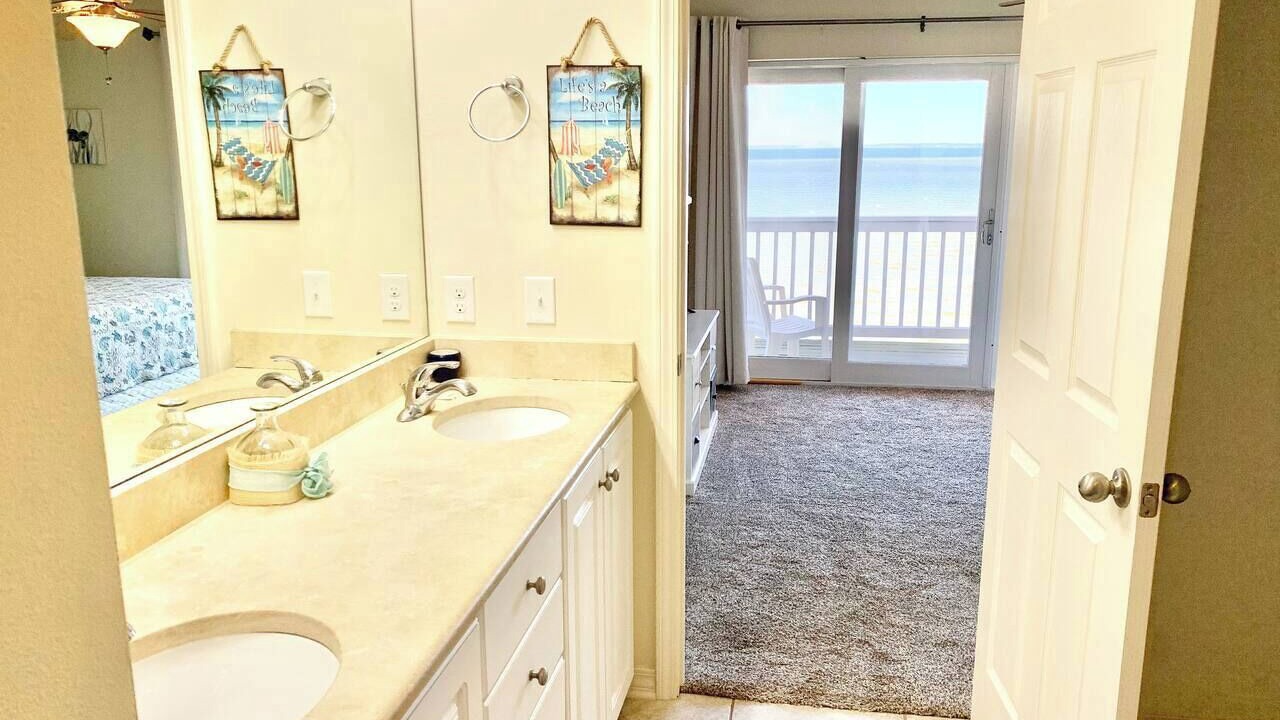 Photo of Bathroom in Innerarity Townhomes