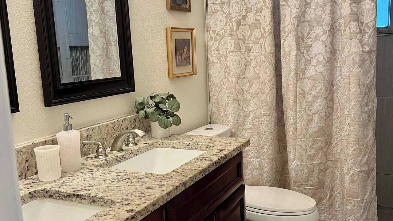 Photo of Bathroom in Azalea Park