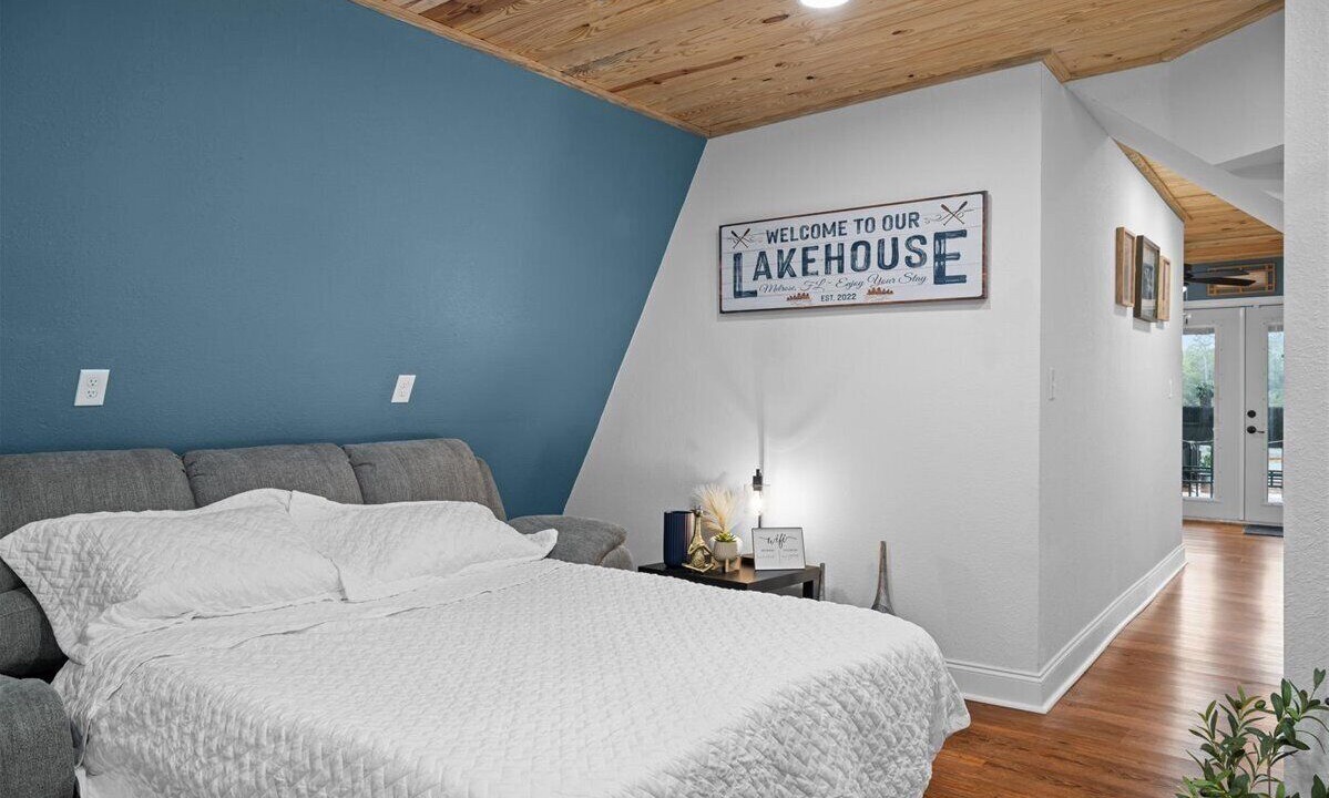 Photo of Bedroom in Putnam Hall