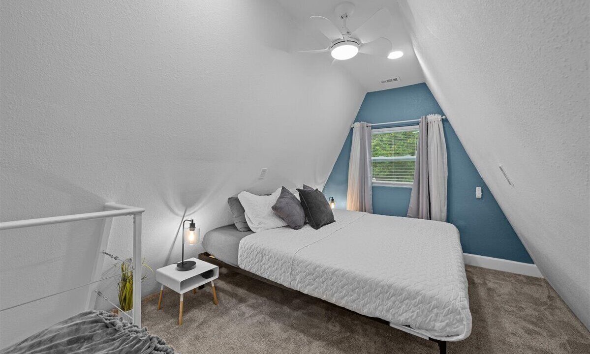Photo of Bedroom in Putnam Hall