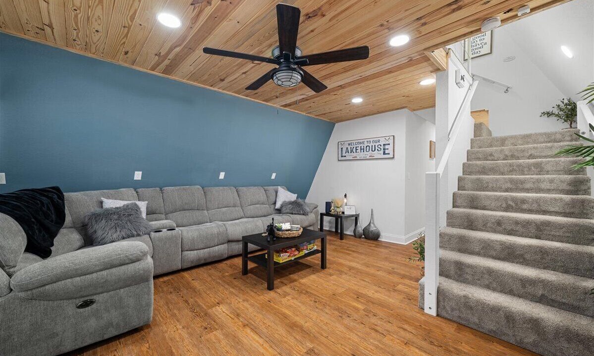 Photo of Livingroom in Putnam Hall