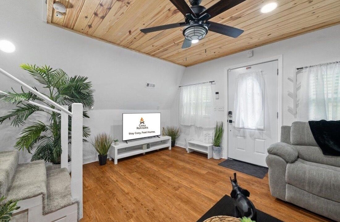 Photo of Livingroom in Putnam Hall