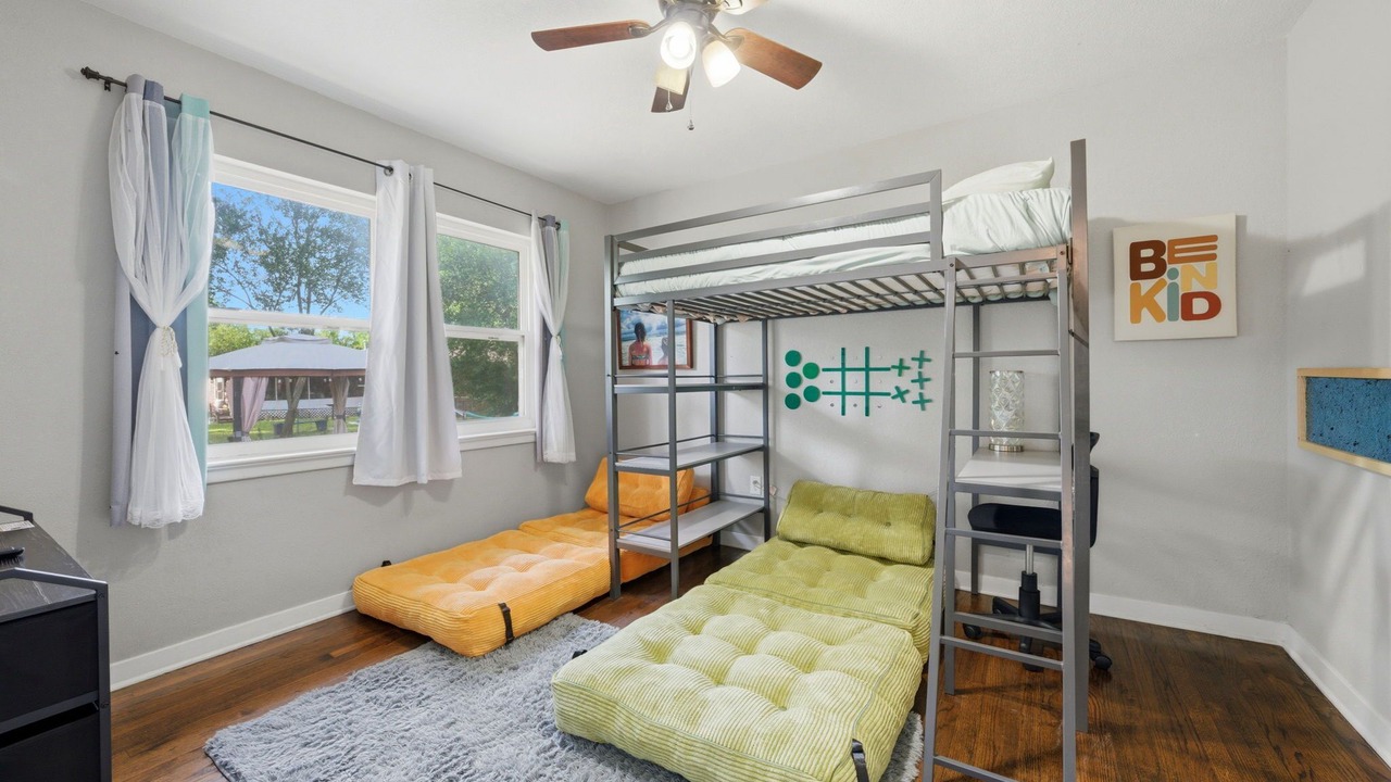 Photo of Bedroom in Myrtle Grove
