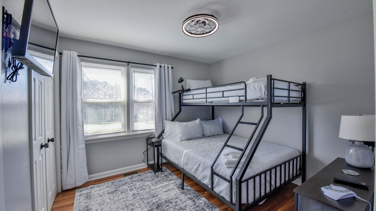 Photo of Bedroom in Tuscaloosa