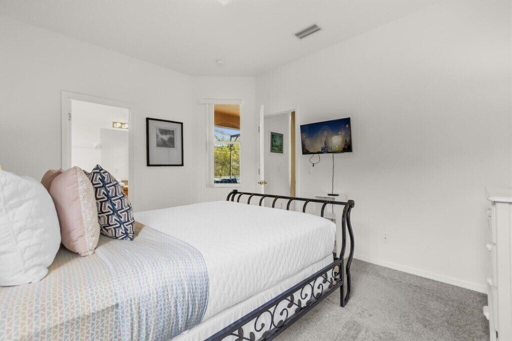 Photo of Bedroom in Florida Pines