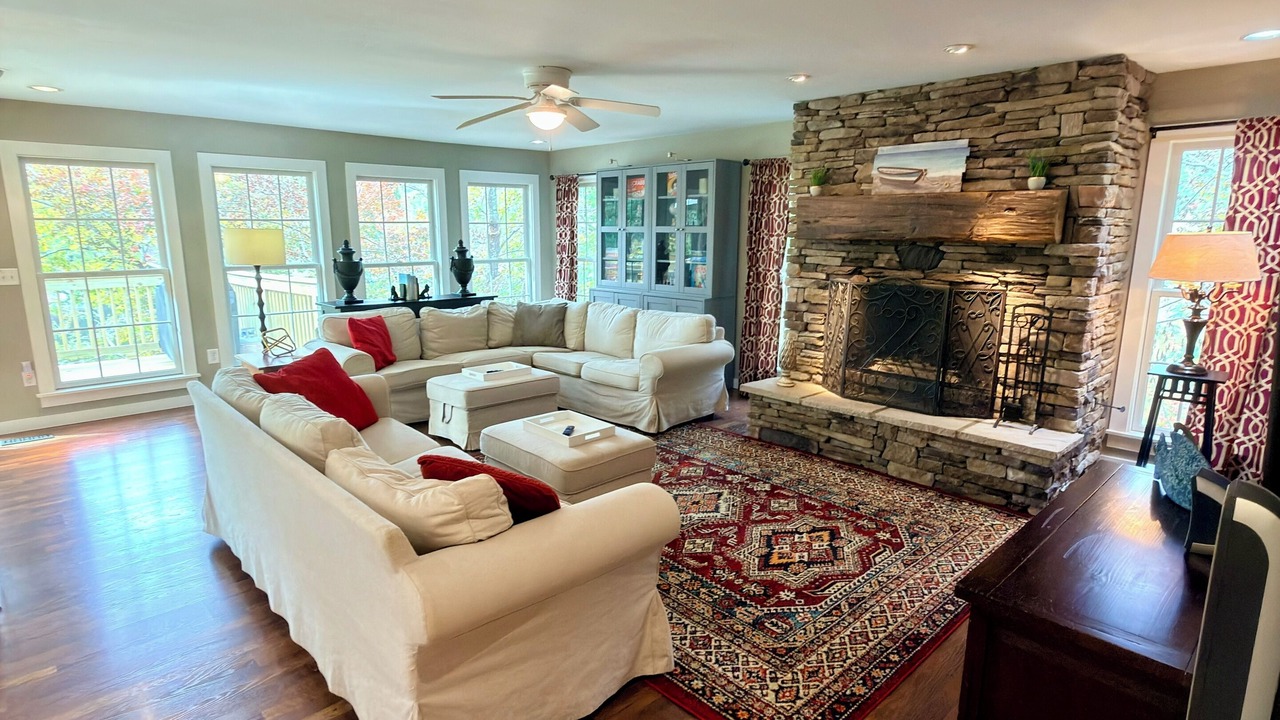 Photo of Livingroom in Northport