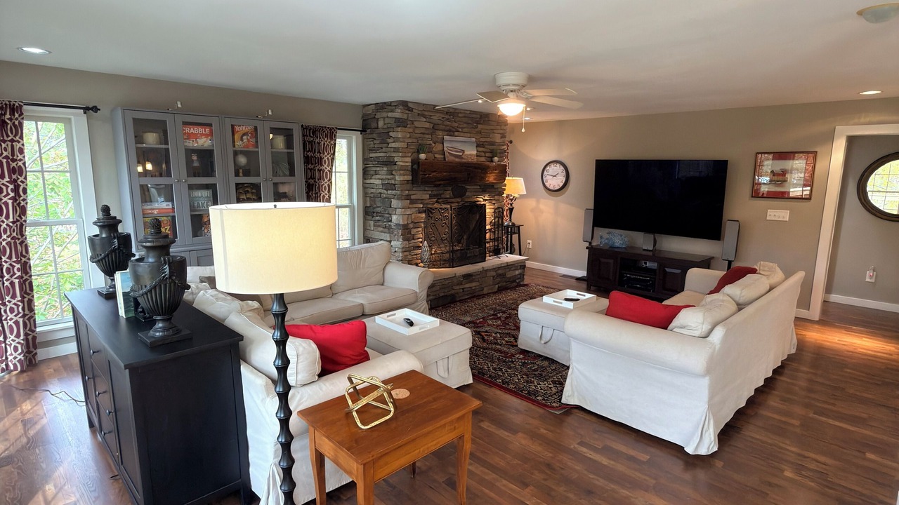 Photo of Livingroom in Northport
