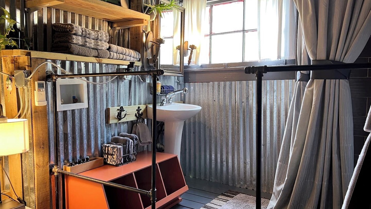 Photo of Bathroom in Algiers Point