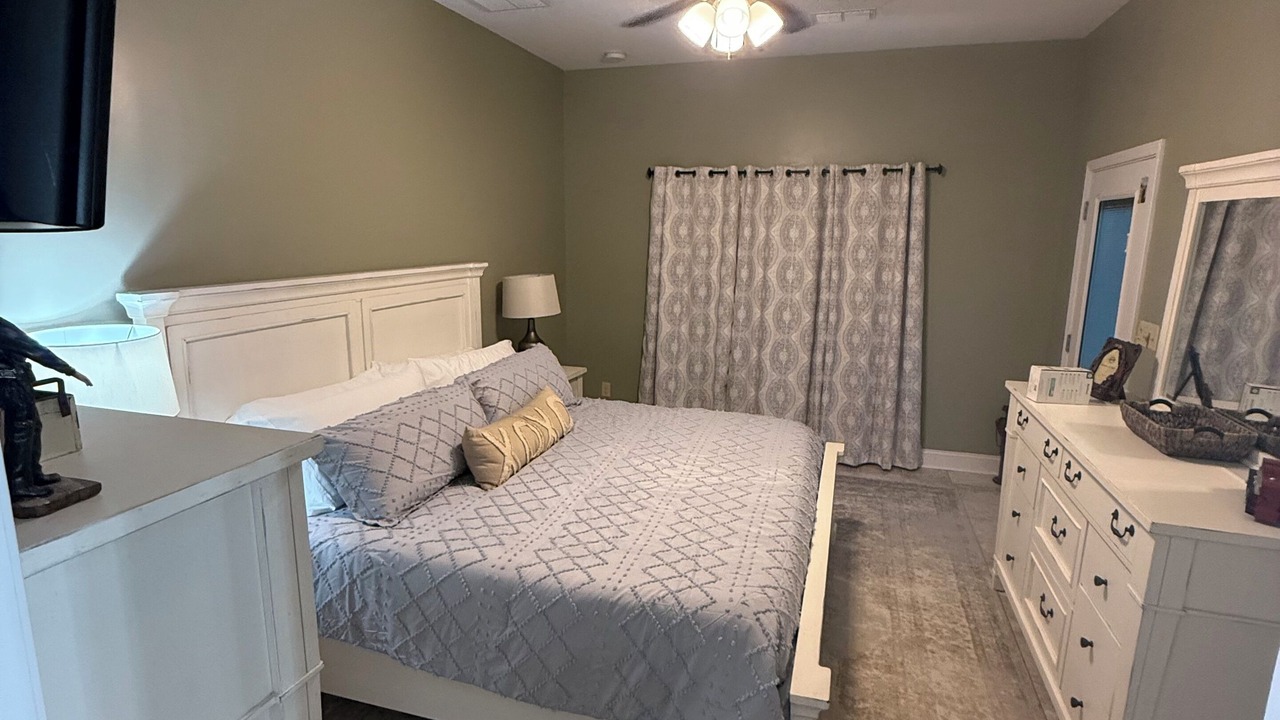 Photo of Bedroom in Cobb