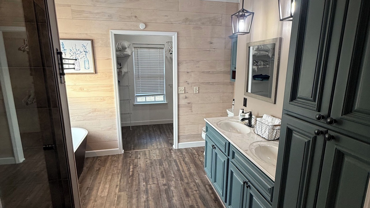 Photo of Bathroom in Cobb