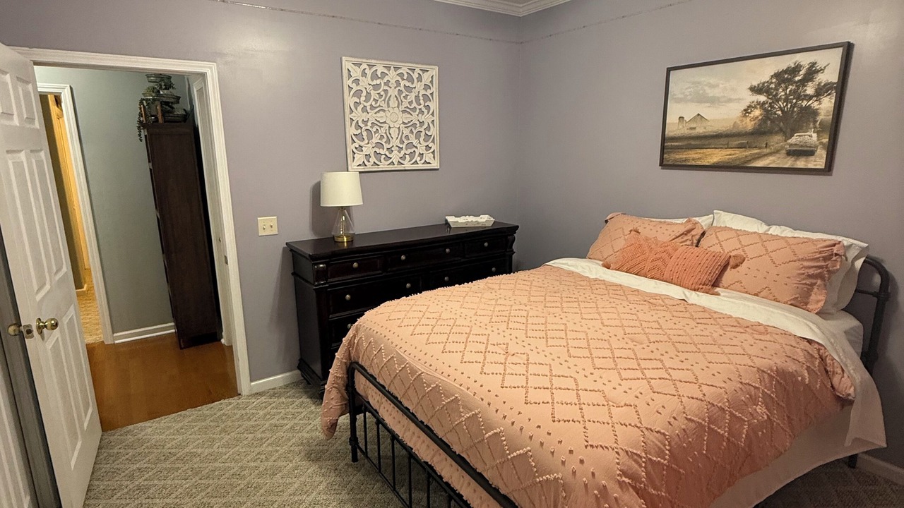 Photo of Bedroom in Cobb