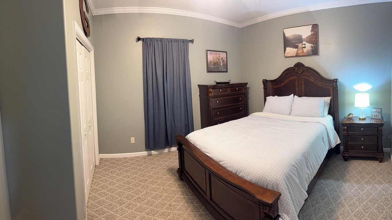 Photo of Bedroom in Cobb