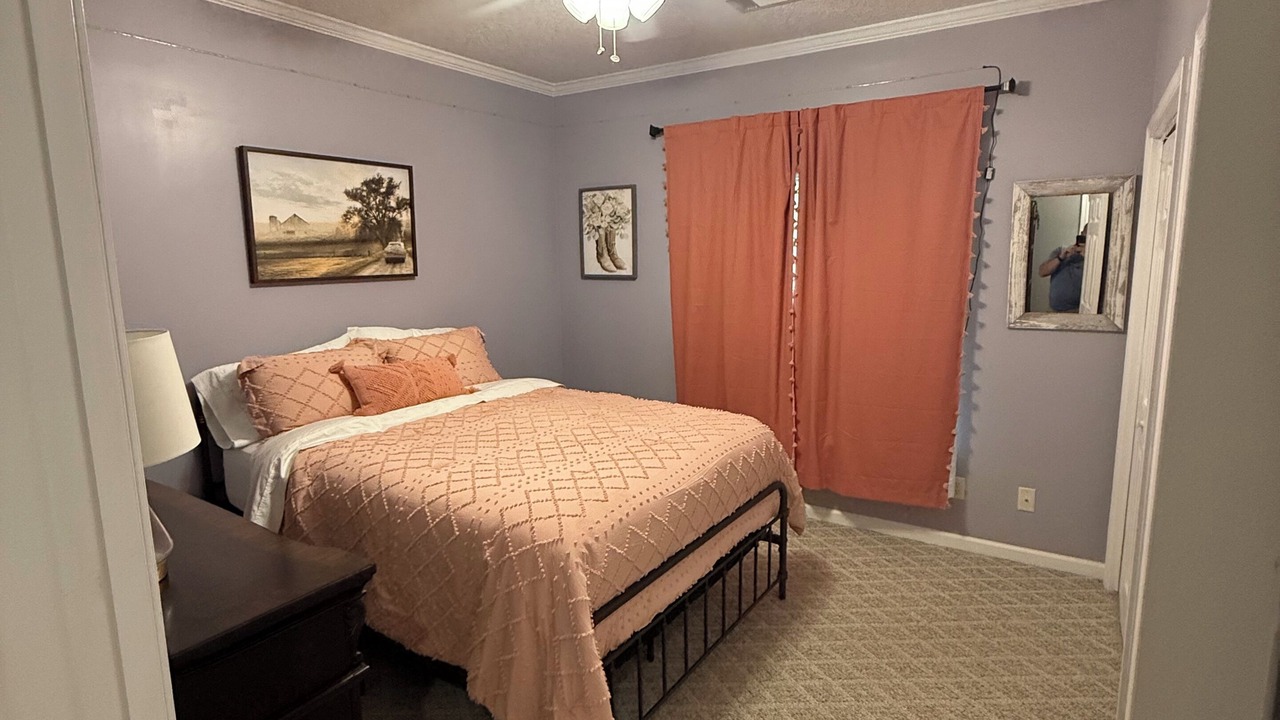Photo of Bedroom in Cobb