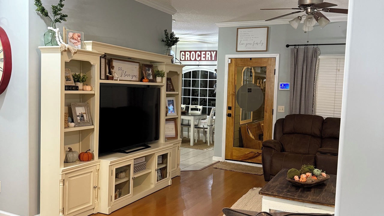 Photo of Livingroom in Cobb