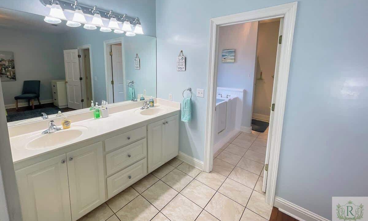 Photo of Bathroom in Hattiesburg