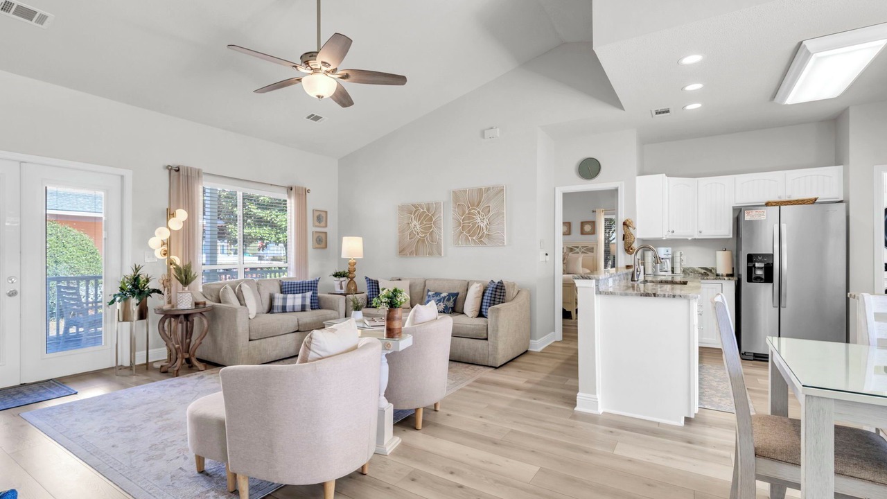 Photo of Livingroom in Clipper Cove