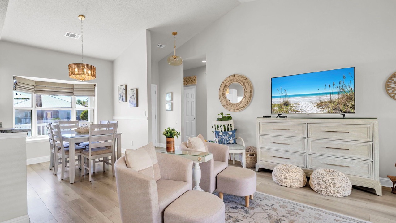 Photo of Livingroom in Clipper Cove