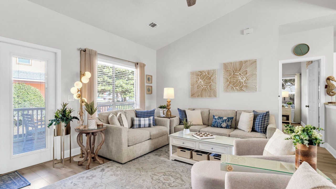 Photo of Livingroom in Clipper Cove
